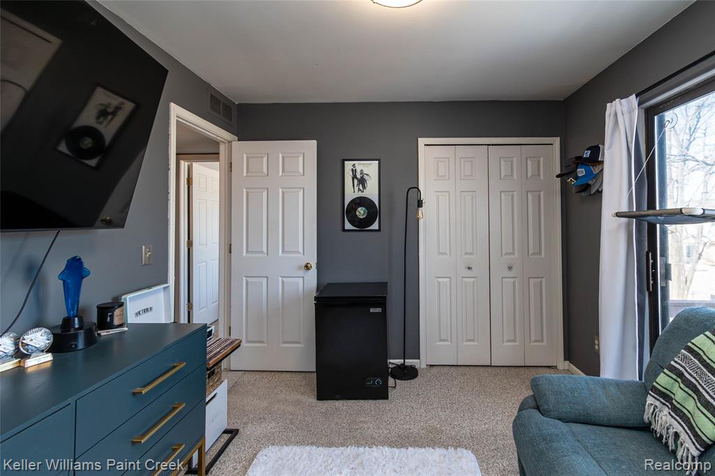 17437 Utica Oaks Lane, Roseville, MI 48066 — Photo 19