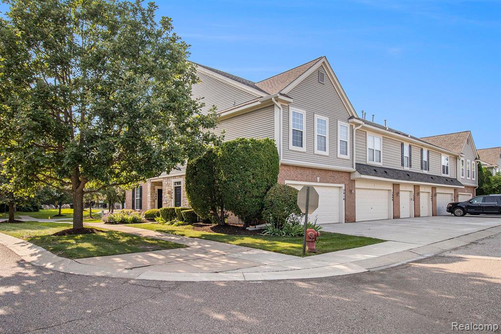 2016 CEDAR VALLEY Drive, Canton, MI 48188 — Photo 2