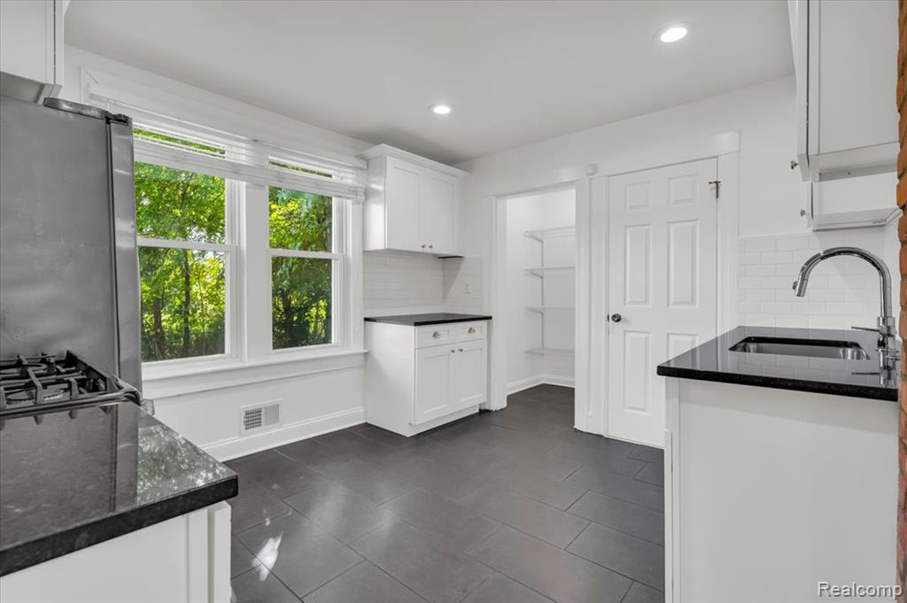 2509 Beals Street, Detroit, MI 48214 — Photo 11
