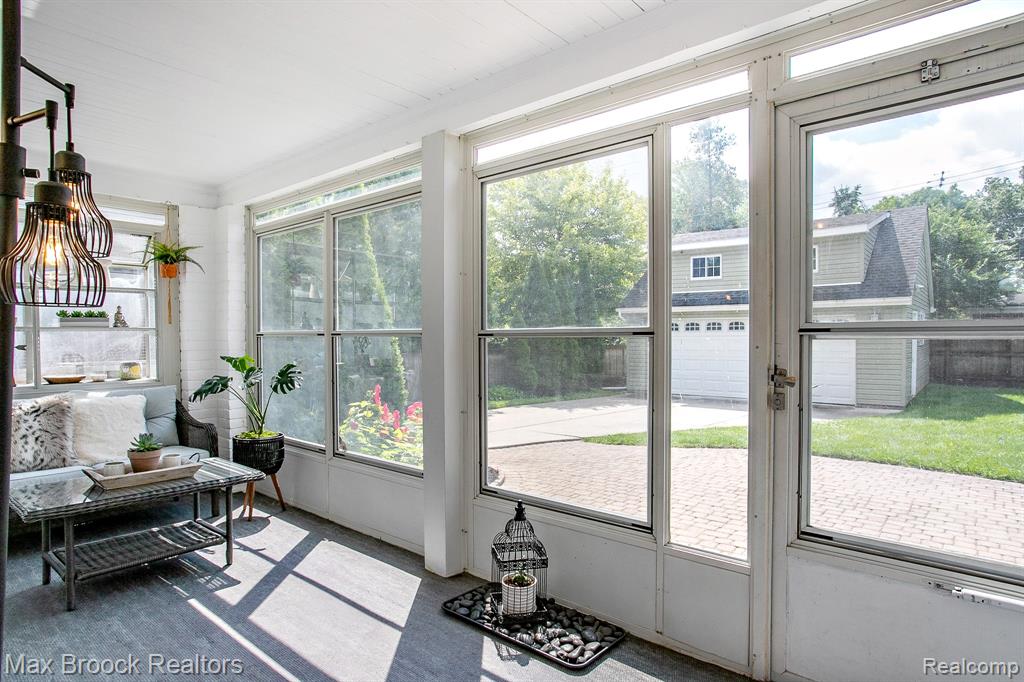 10475 Vernon Avenue, Huntington Woods, MI — Photo 20