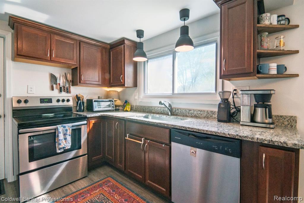 4110 QUILLEN Avenue, Waterford, MI 48329 — Photo 8