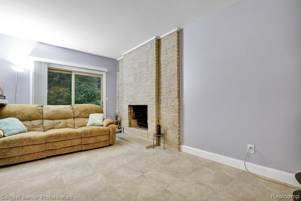 5158 SPINNING WHEEL Drive, Grand Blanc, MI 48439 — Photo 9