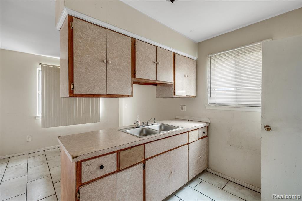8919 SUSSEX Street, Detroit, MI 48228 — Photo 12