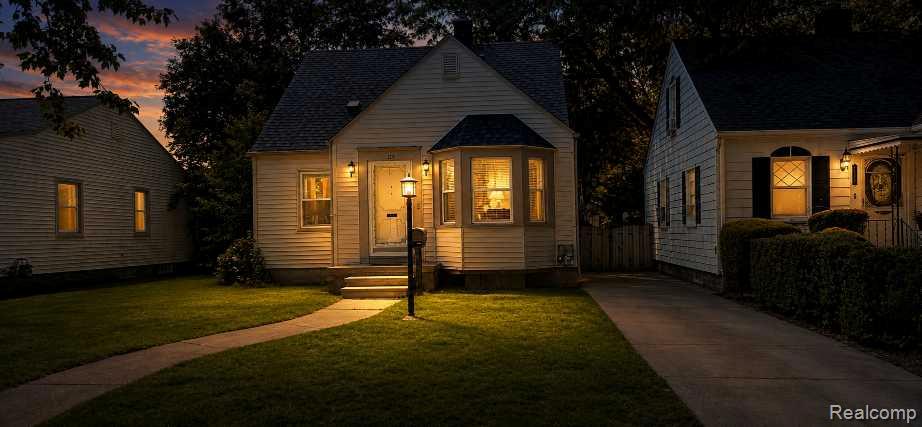 6612 Buckingham Avenue, Allen Park, MI 48101