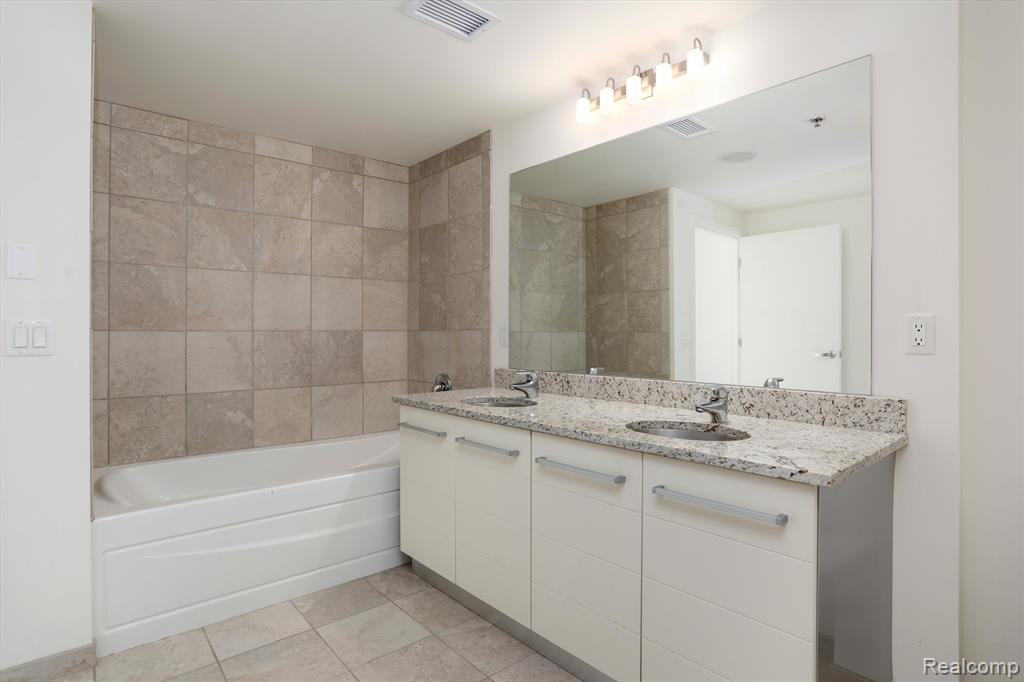 432 S WASHINGTON Avenue, 1204, Royal Oak, MI 48067 — Photo 14