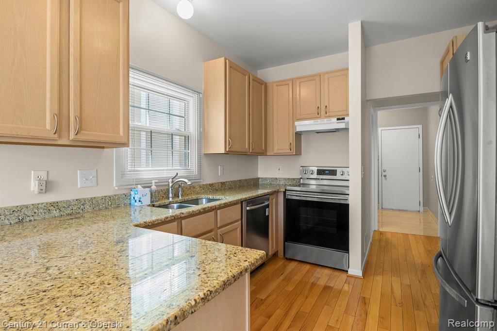 41665 CHARLESTON Lane, Novi, MI 48377 — Photo 19