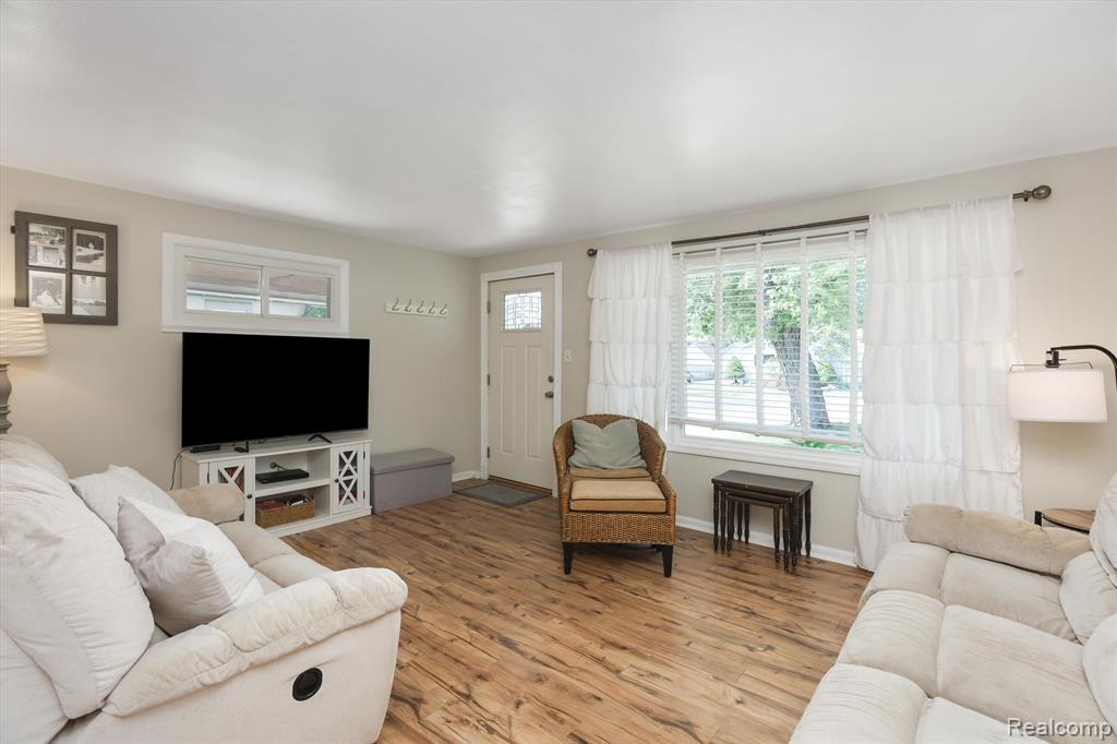 532 Elizabeth Street, Milford, MI 48381 — Photo 5