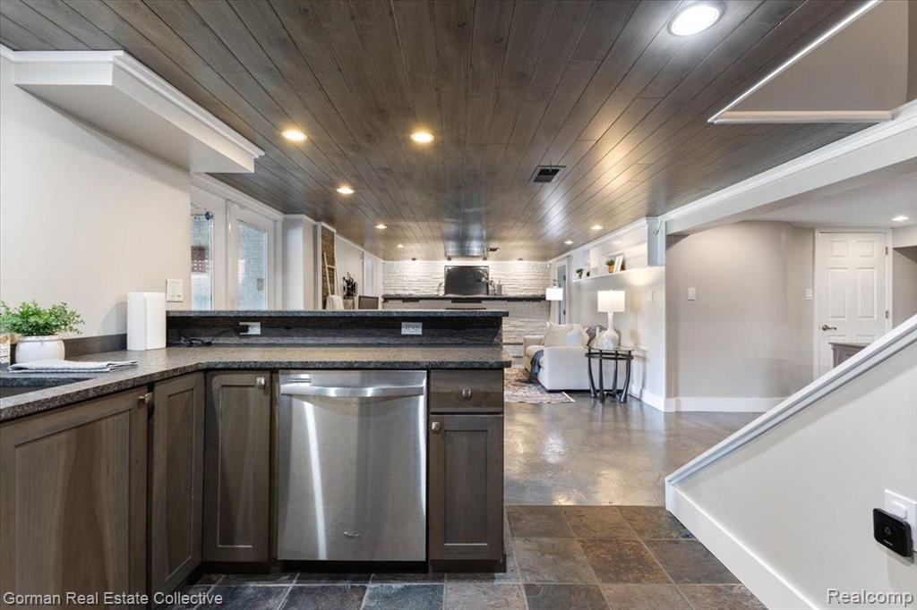 4583 FOREST Avenue, Waterford, MI 48328 — Photo 26