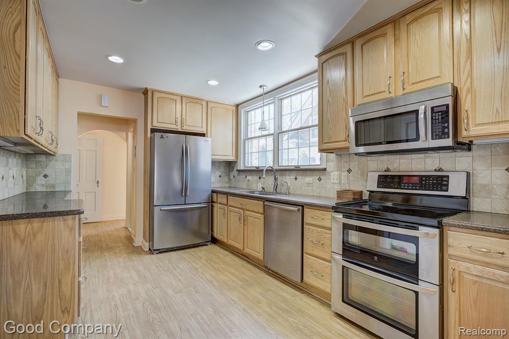 20 OXFORD Boulevard, Pleasant Ridge, MI — Photo 19