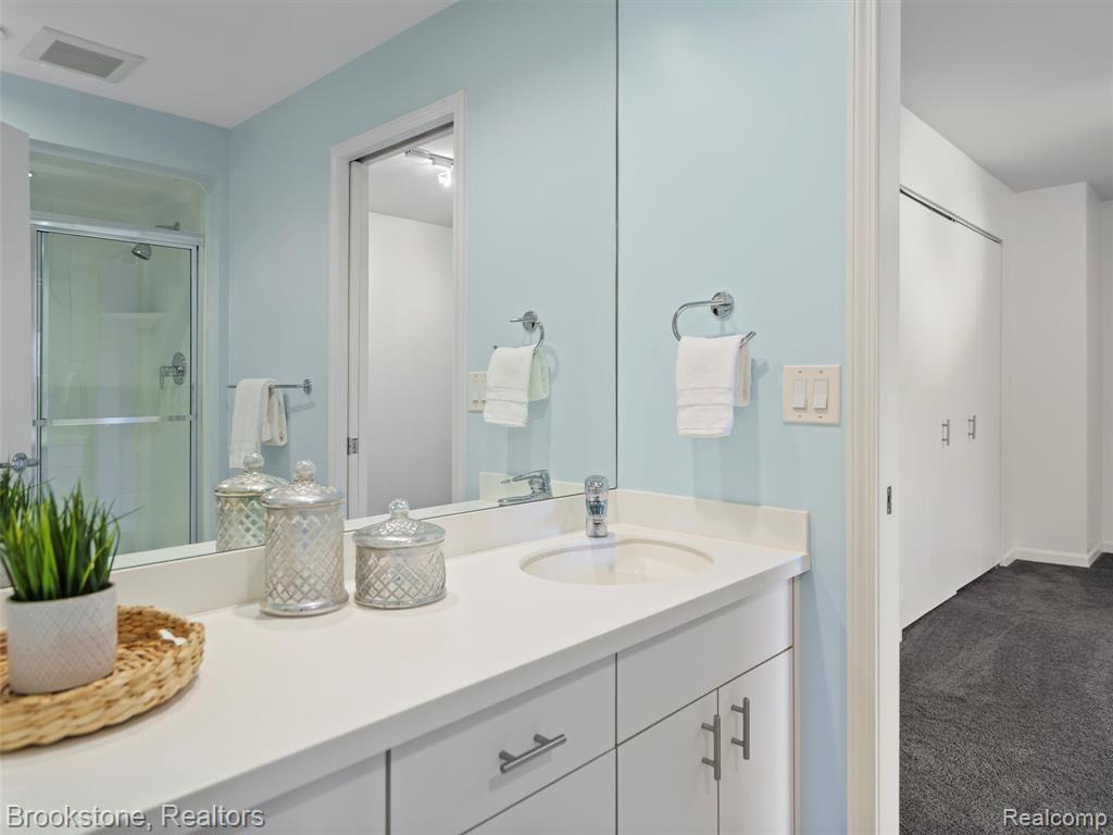 4820 Valley Vista Lane, Troy, MI 48098 — Photo 31