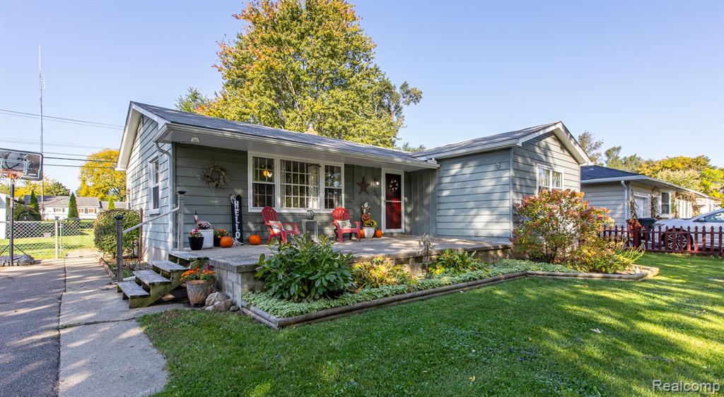 2709 Frembes Road, Waterford, MI 48329