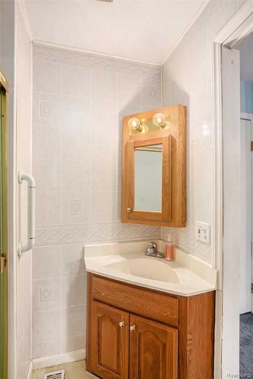 8233 N Genesee Road, Mount Morris, MI 48458 — Photo 18