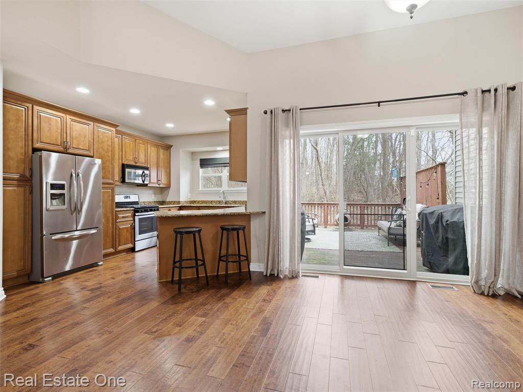 9572 Kingsway Circle, Clarkston, MI 48348 — Photo 13