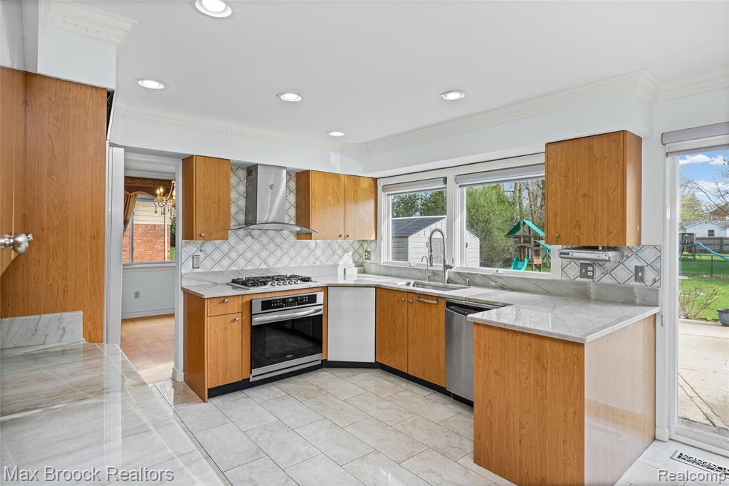 6240 Wynford Drive, West Bloomfield, MI — Photo 17