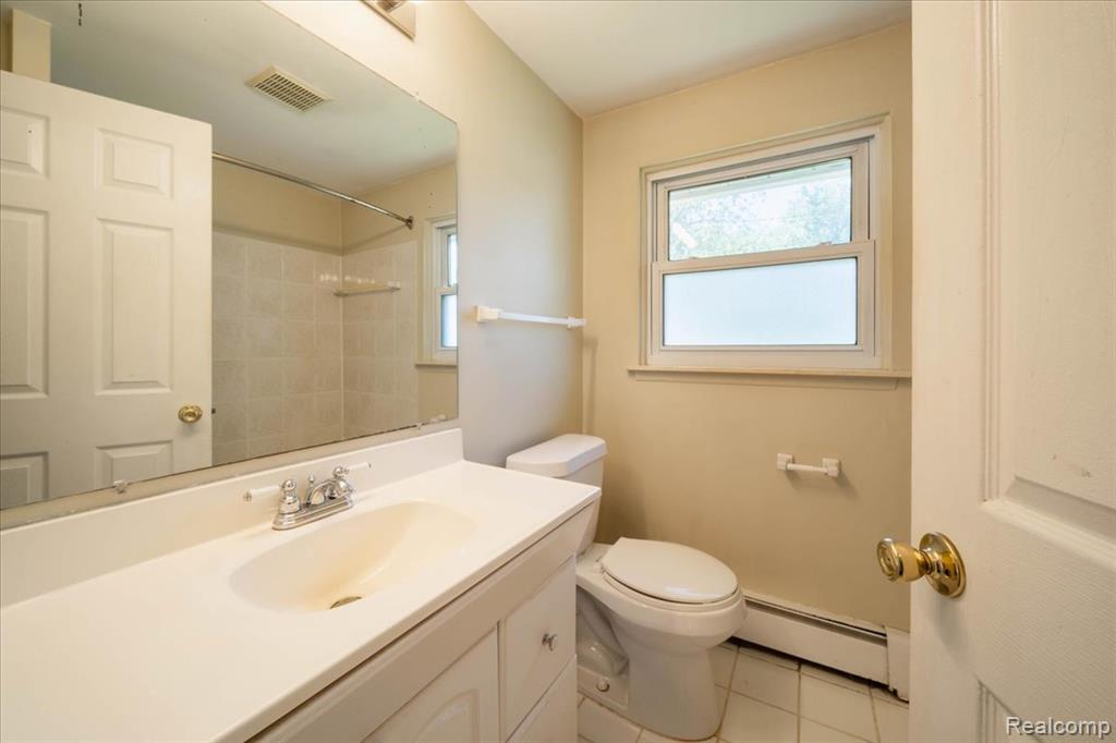 2363 Darnell Street, Wolverine Lake, MI 48390 — Photo 12