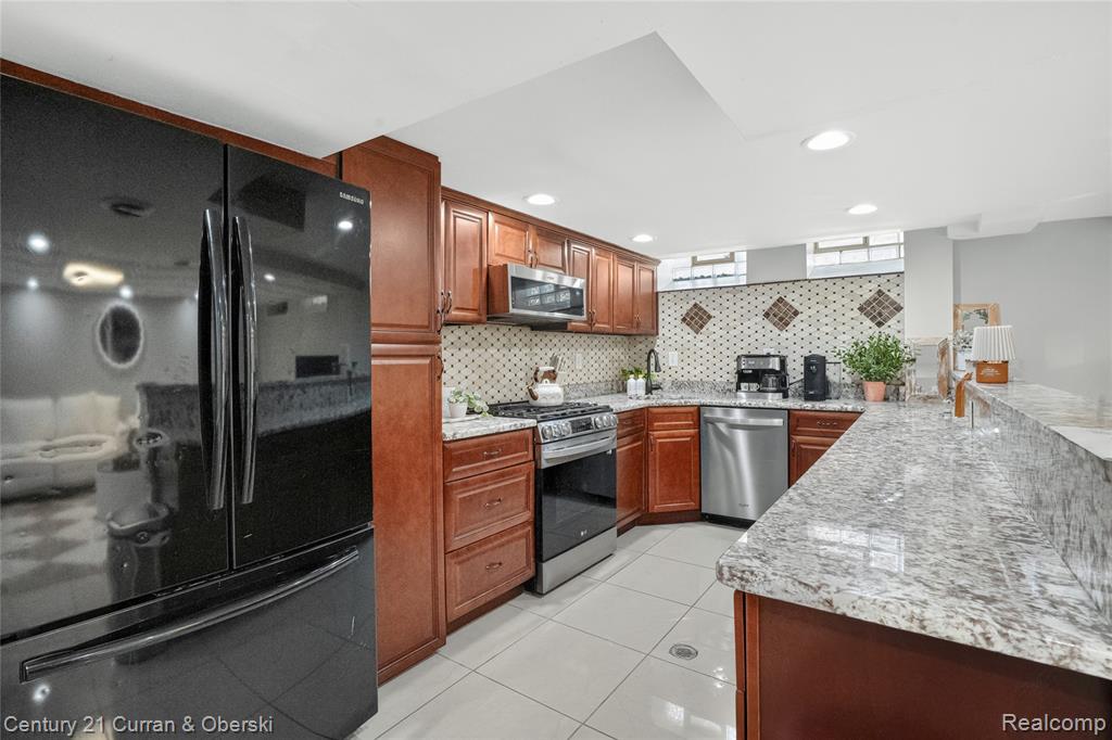 5 Barclay Court, Dearborn, MI 48126 — Photo 32