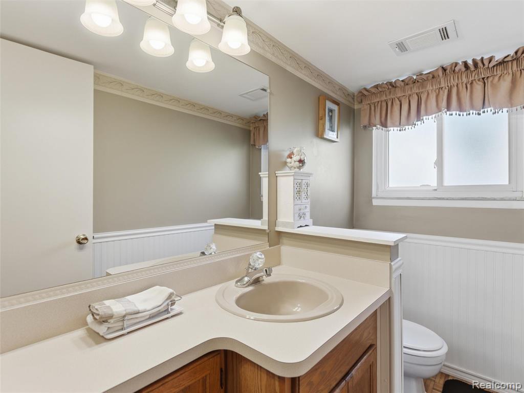 1373 Glenwood Drive, Troy, MI 48083 — Photo 29