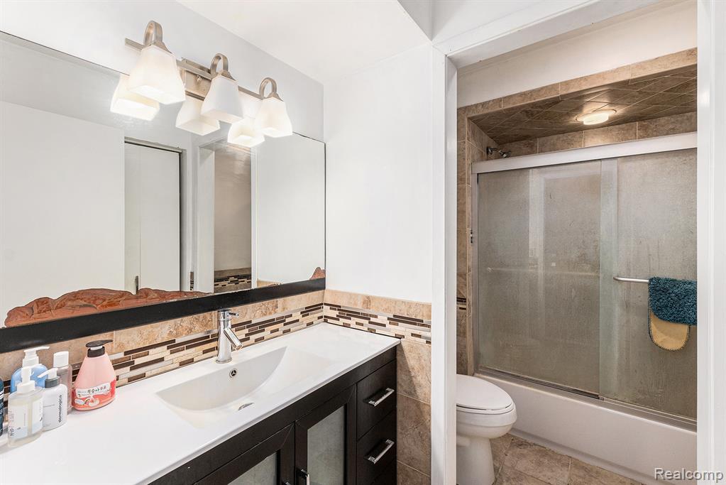 5130 Whitlow Court, Commerce Twp, MI 48382 — Photo 20