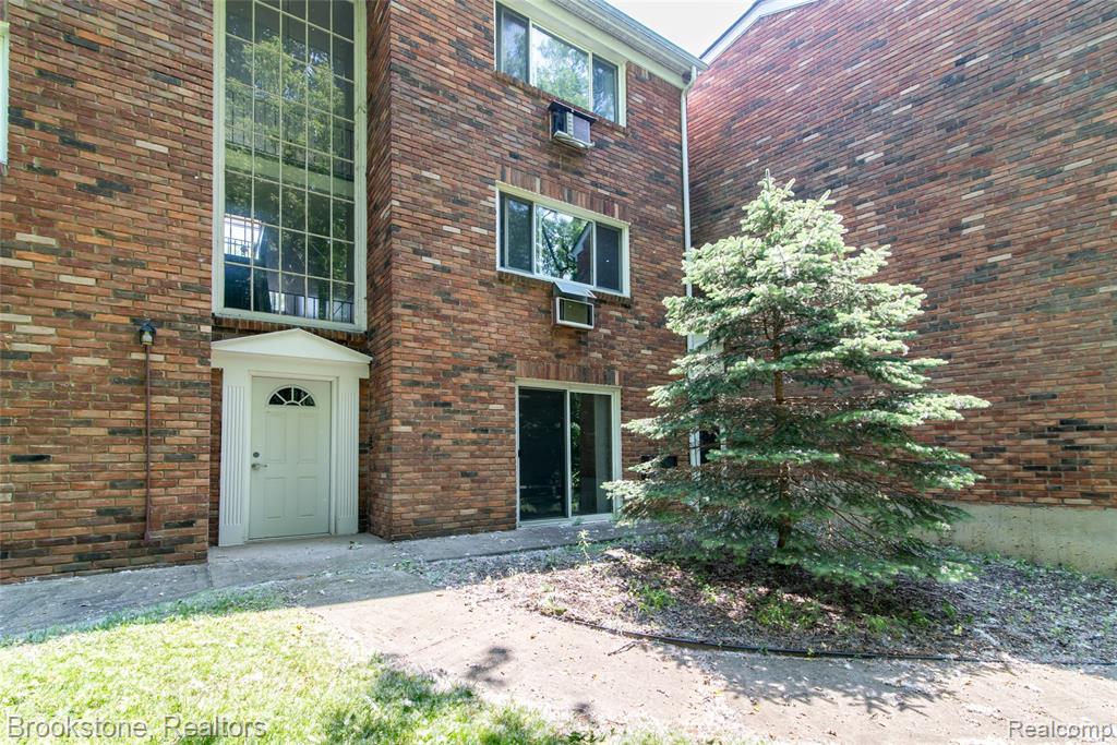 31831 Grand River Avenue, 49, Farmington, MI 48336 — Photo 20