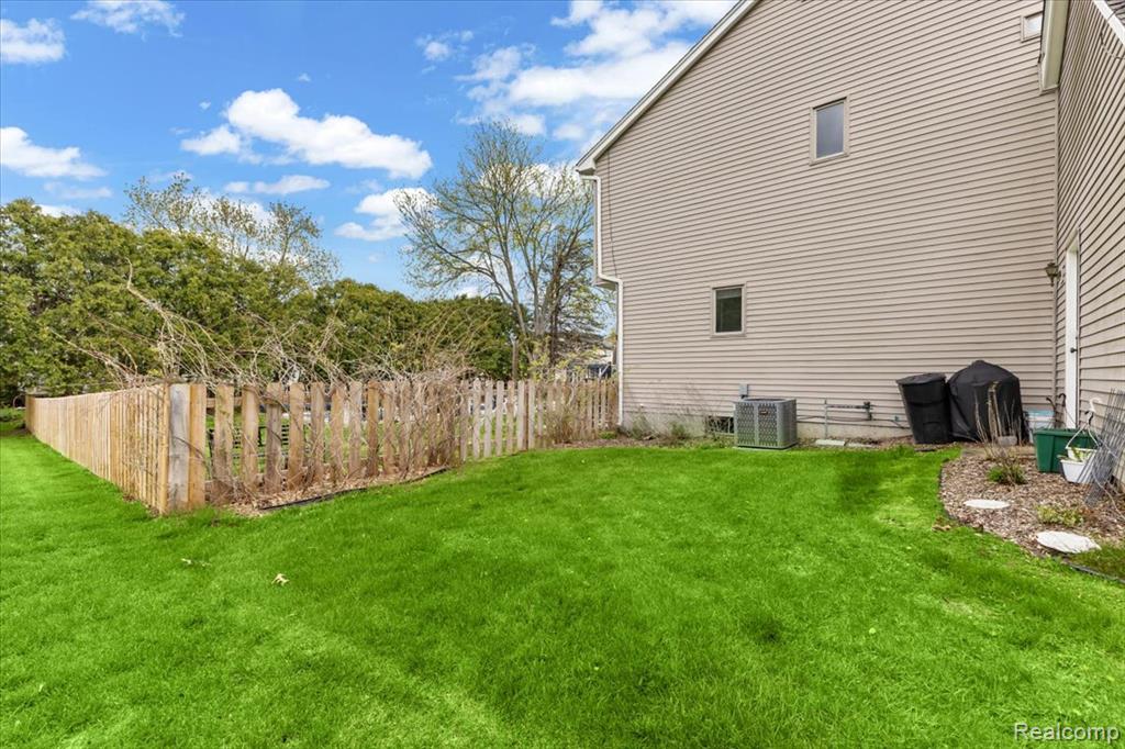 7694 Woodside Place, Waterford, MI 48327 — Photo 41