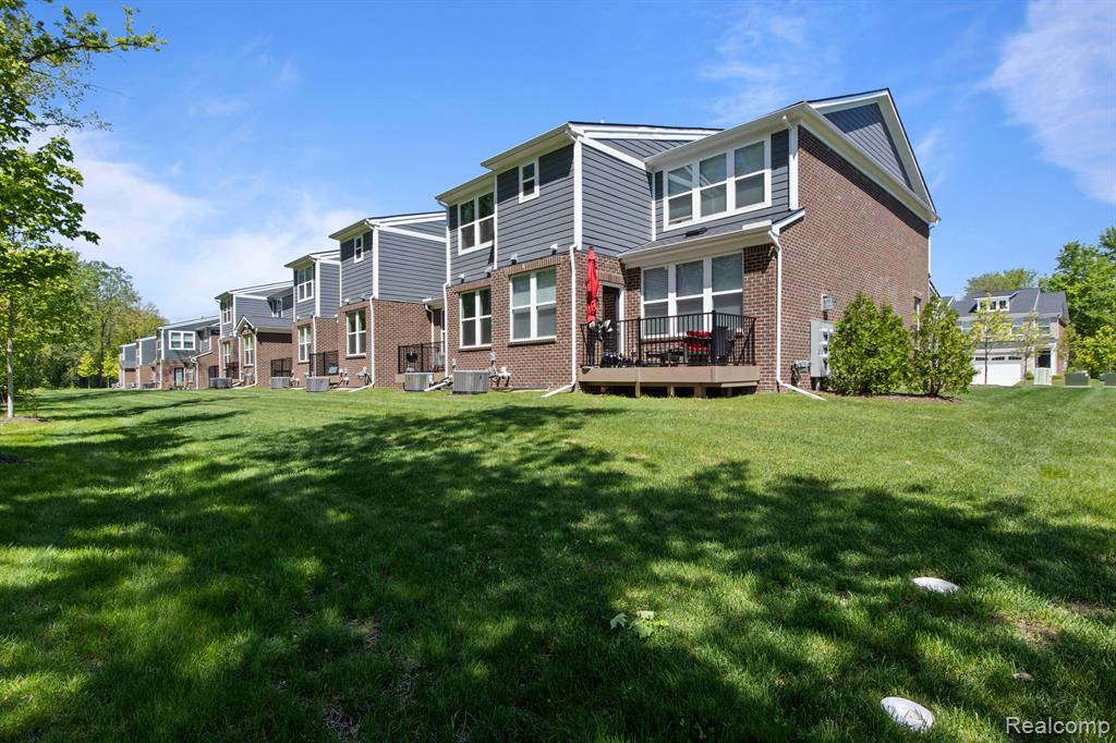 39985 PREMIER Drive, Plymouth, MI 48170 — Photo 30