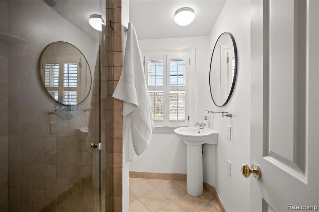 5067 Van Ness Drive, Bloomfield Hills, MI 48302 — Photo 23