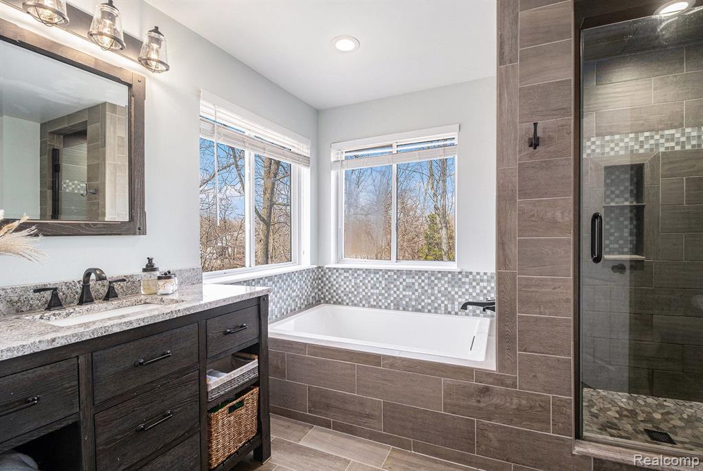 7926 FOREST CREEK, Whitmore Lake, MI 48189 — Photo 9