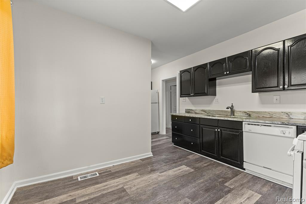 5629 Katherine Street, Dearborn Heights, MI 48125 — Photo 18