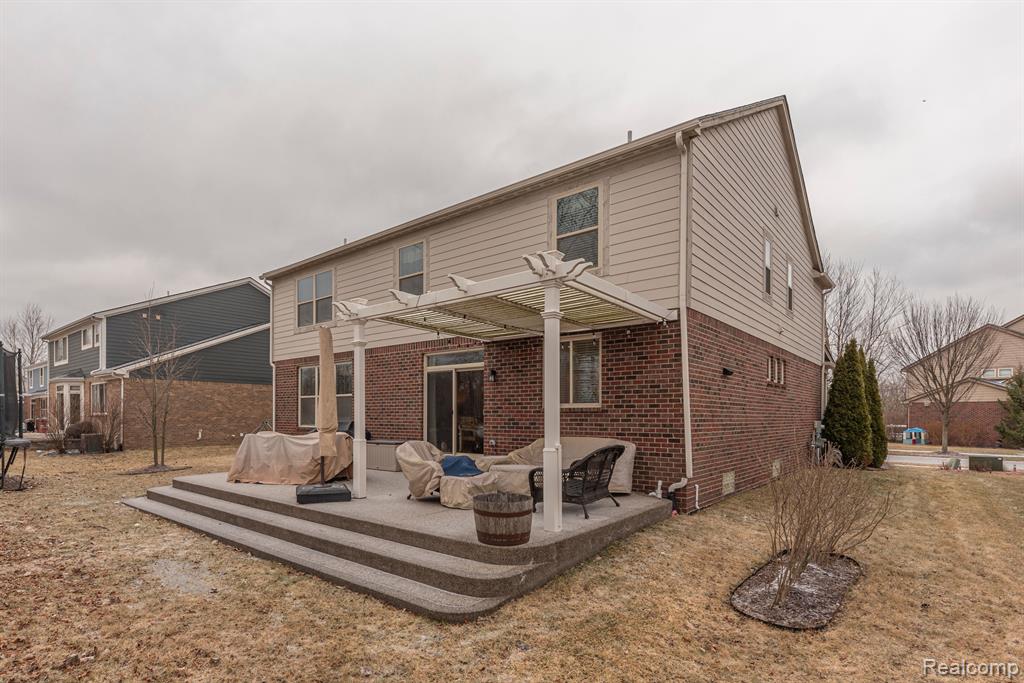 806 LAKE WOODS Drive, Canton, MI 48188 — Photo 2