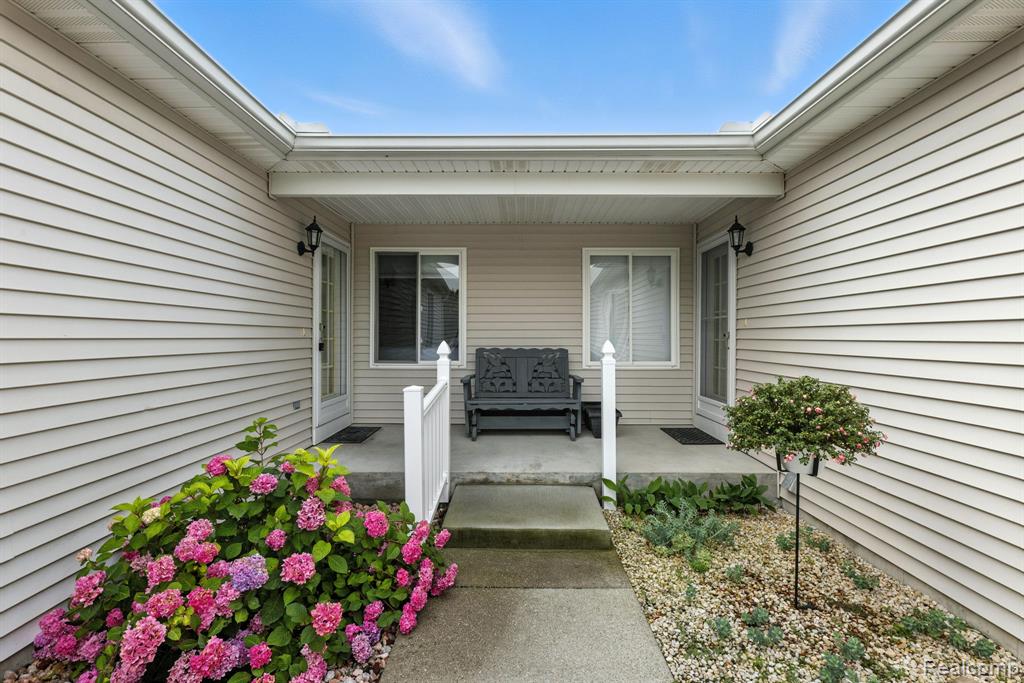 810 Crystal Lane, Marysville, MI 48040 — Photo 4
