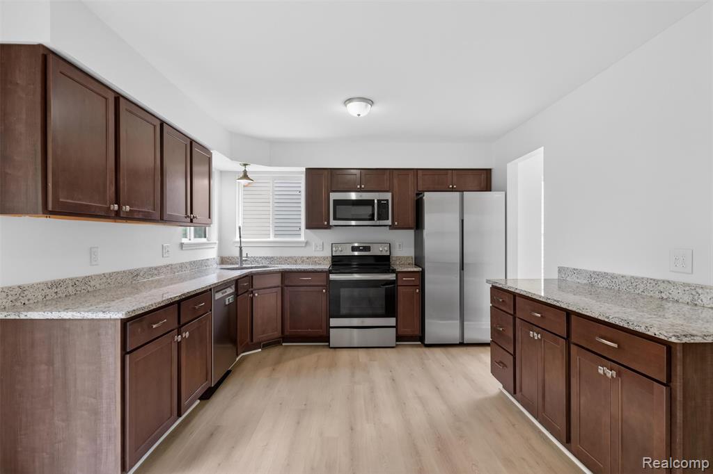 3457 ASHBURNAM, Ann Arbor, MI 48105 — Photo 16