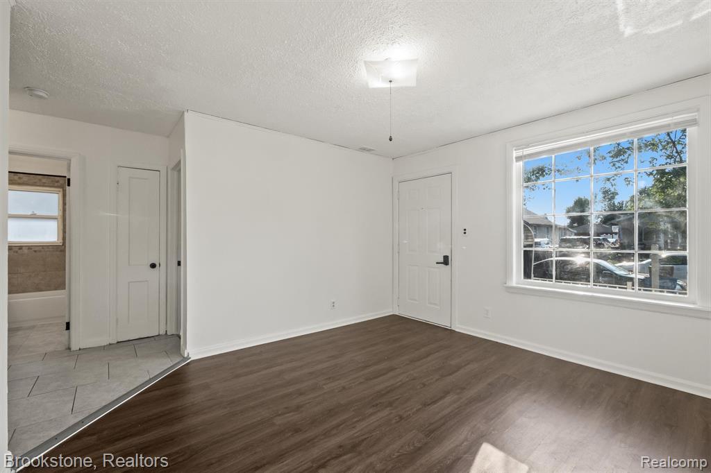 5689 Cornell Street, Dearborn Heights, MI 48125 — Photo 18