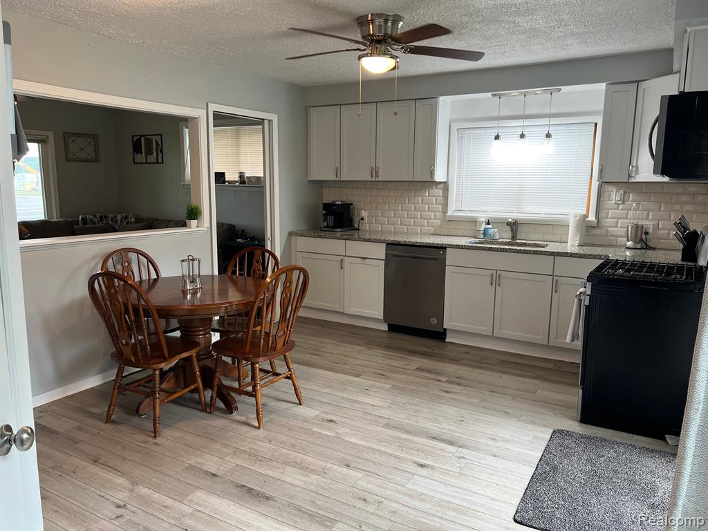 5160 HATCHERY Road, Waterford, MI 48329 — Photo 4