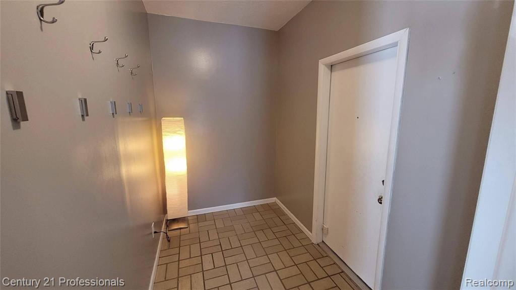 575 Troyvally Street, Troy, MI 48098 — Photo 19