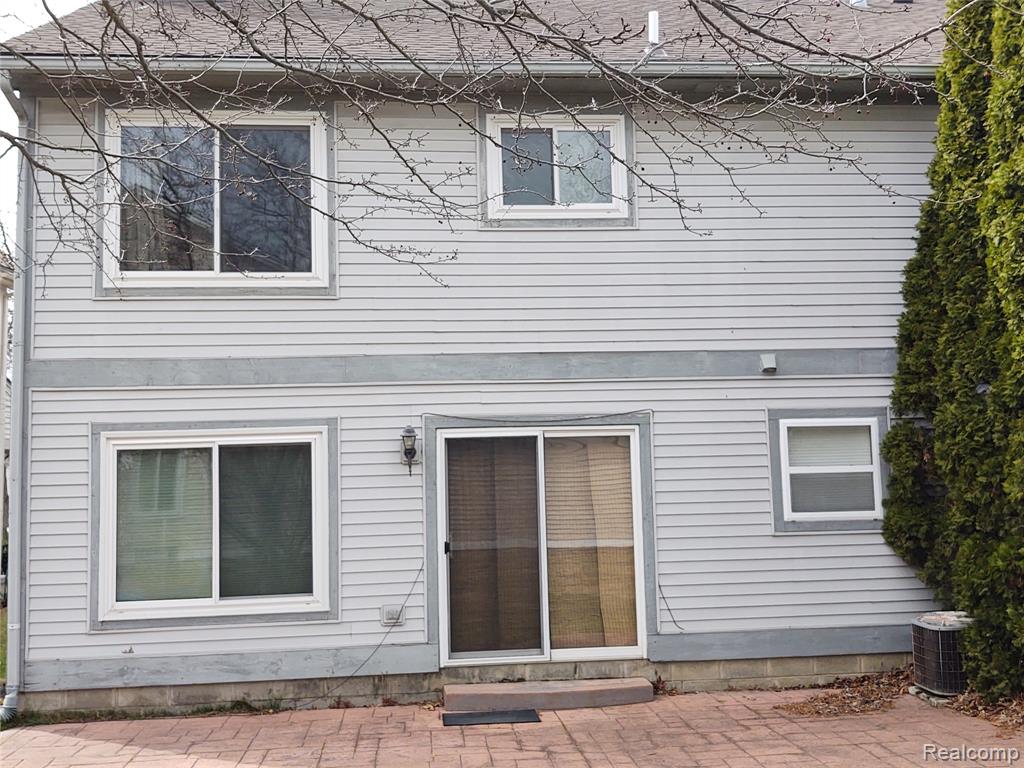 1432 Pond View Court, Wixom, MI 48393 — Photo 26