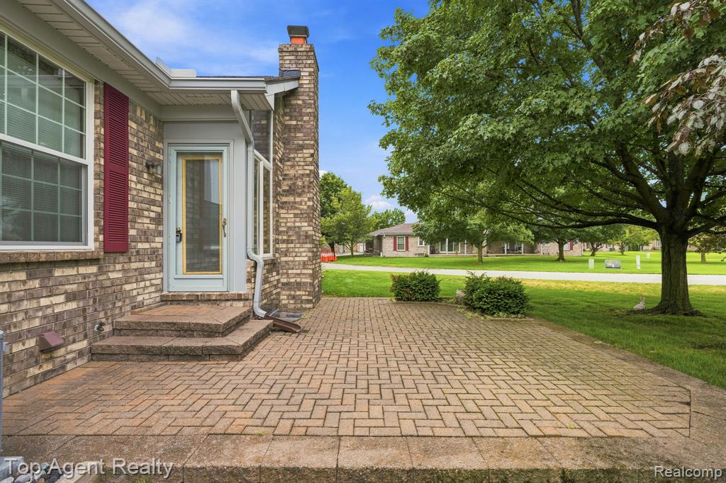 48659 Sundance Court, Utica, MI 48315 — Photo 35