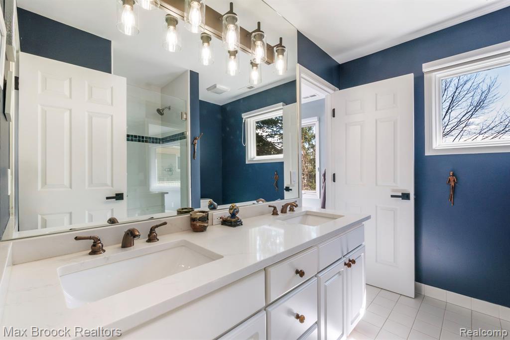 3828 PINE LAKE KNOLL Drive, West Bloomfield, MI 48324 — Photo 47