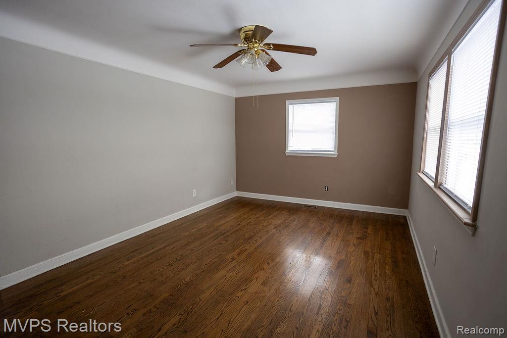 1107 E Muir Avenue, Hazel Park, MI 48030 — Photo 4