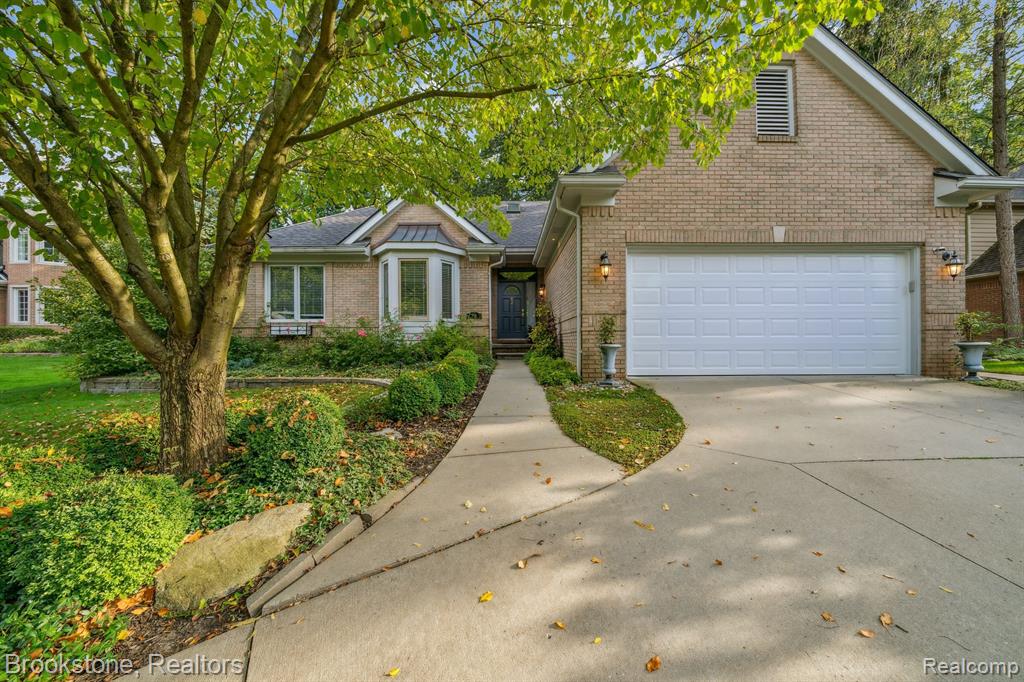 576 BLOOMER RIDGE Drive, Rochester, MI 48307 — front exterior