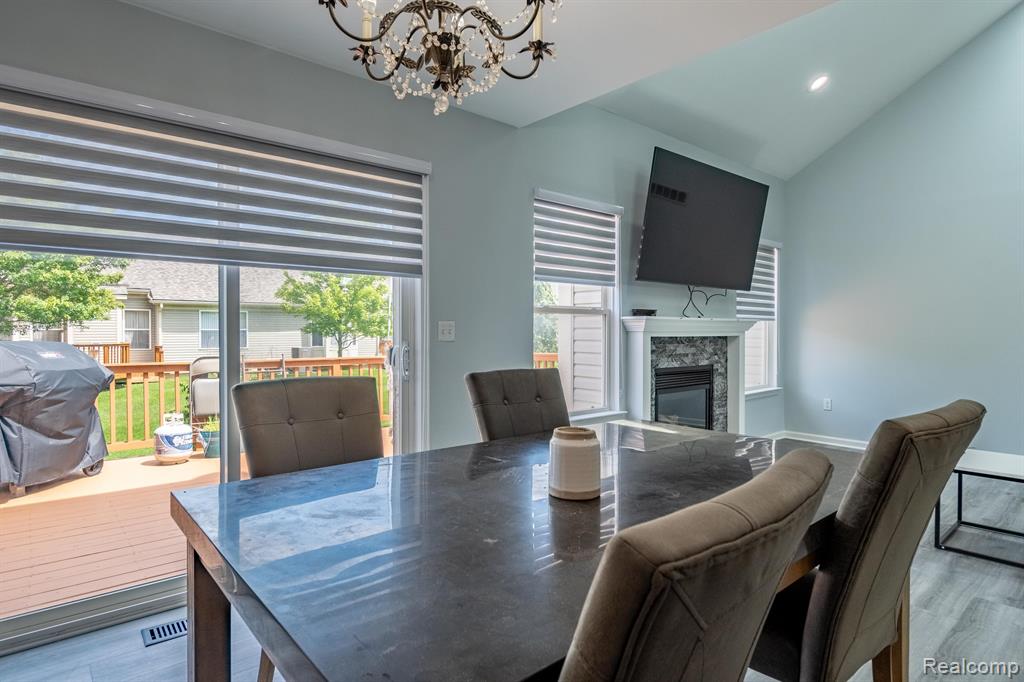 868 WOODHAVEN Drive, Commerce Twp, MI 48390 — Photo 10