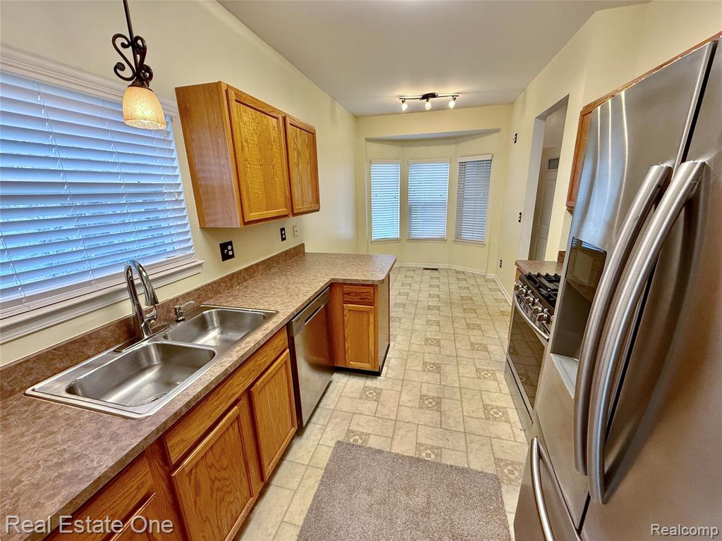 716 Palmer Drive, Pontiac, MI 48342 — Photo 6