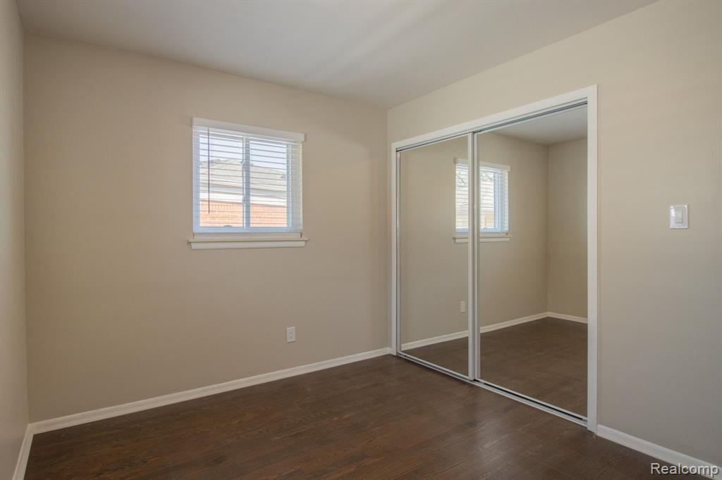 30705 Longfellow Avenue, Madison Heights, MI 48071 — Photo 16