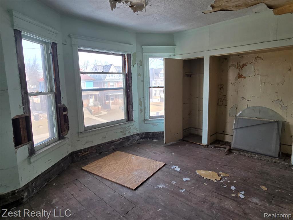 691 Clairmount Street, Detroit, MI 48202 — Photo 12
