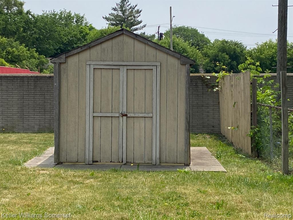 8662 PAIGE Avenue, Warren, MI 48089 — Photo 23