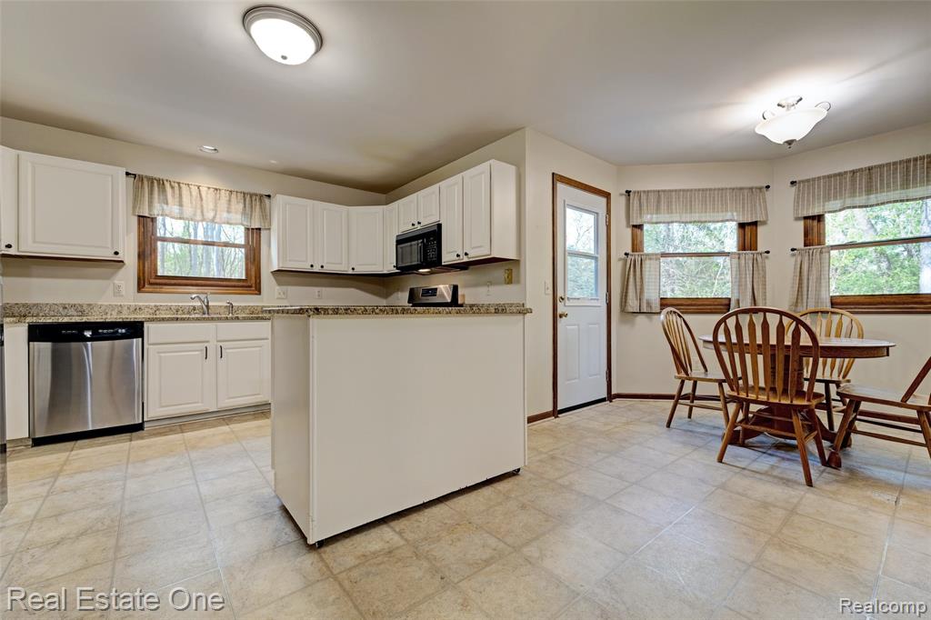 5370 Greenview Drive, Clarkston, MI 48348 — Photo 16