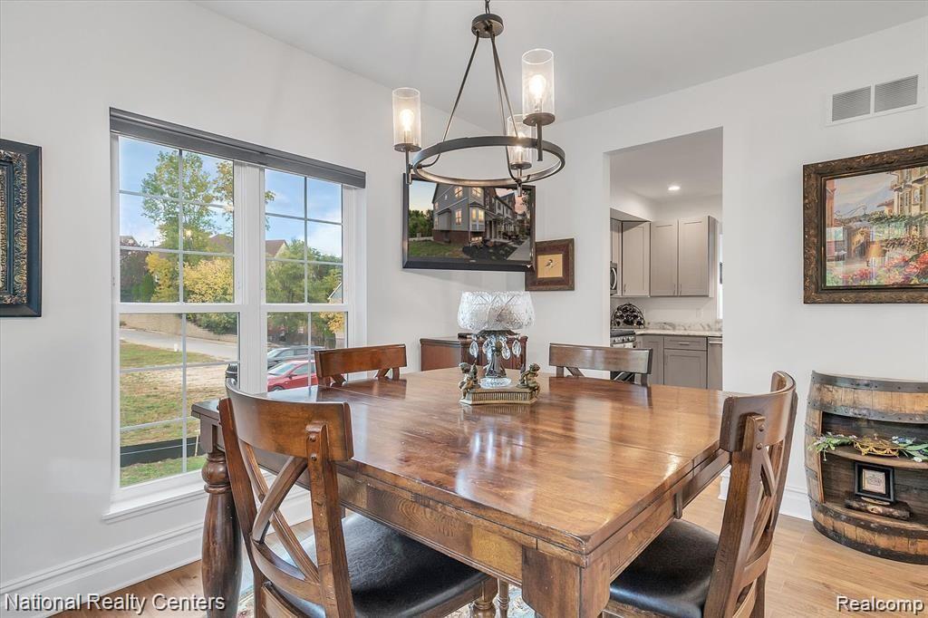 581 VILLAGE Lane, Milford, MI 48381 — Photo 13