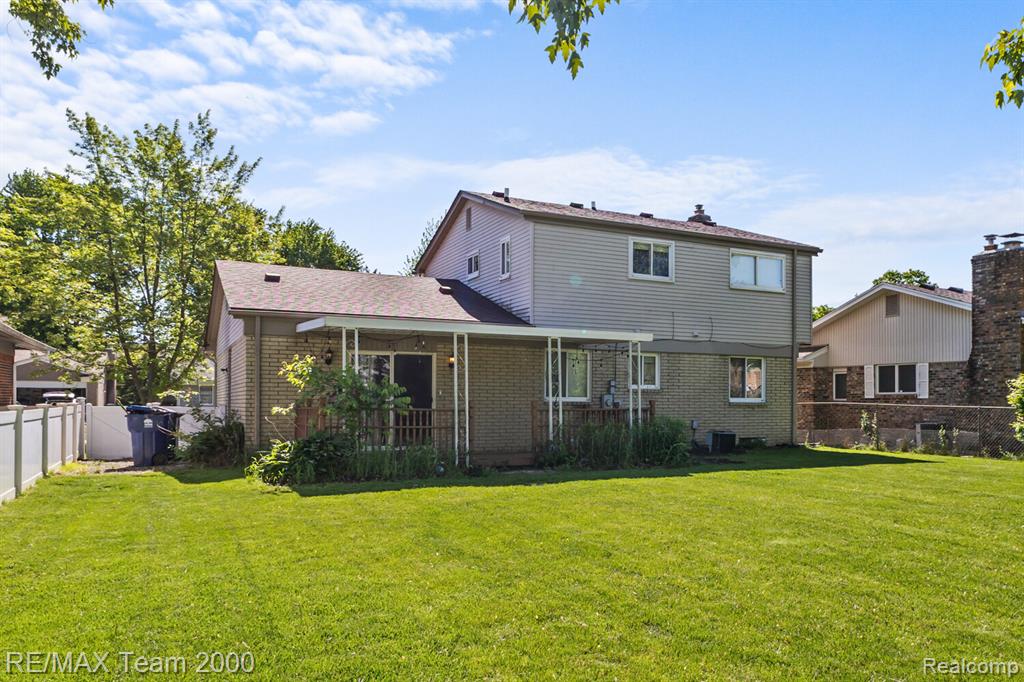 7485 Pointe Drive, Canton, MI 48187 — Photo 31
