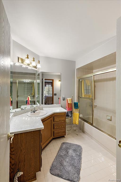 404 Meadow Bridge Drive, Rochester Hills, MI 48307 — Photo 29