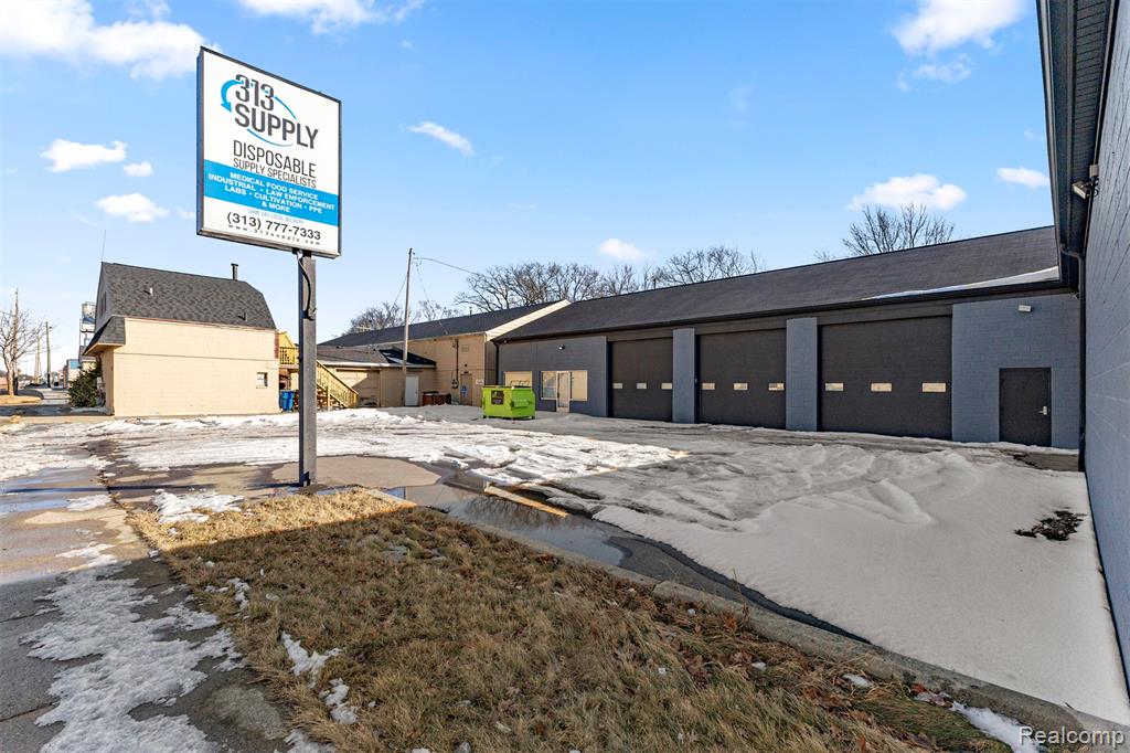 26289 W 8 Mile Road, Redford, MI 48240 — Photo 2