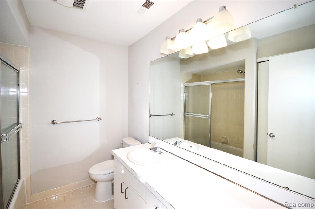 6620 Ridgefield Circle, West Bloomfield, MI — Photo 17